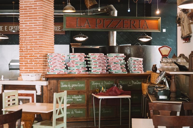 Starter catering package with classic pizzas